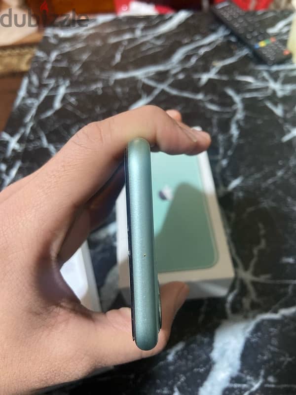 iPhone 11 حالة نضيفه جدا 4