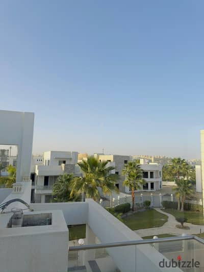 Receive immediately a penthouse with a private garden on the 26th of July Corridor in Cleopatra Square