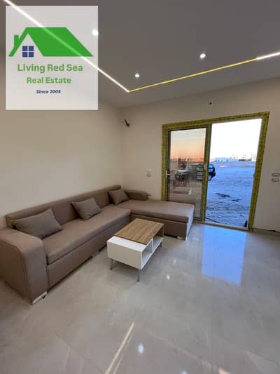 احجز وعاين وحدتك بعرض مميز 750الف مقدم وقس على 5 سنين تسليم 30/6/2026  www. living-redsea. com