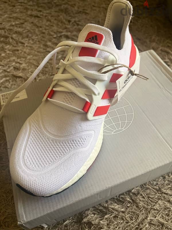 Adidas Ultraboost 22 size 43-1/3 EU White/Red 1