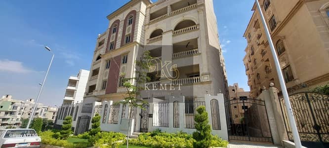 Apartment for sale in Southern Lotus (Fifth Settlement) in front of the University of Technology - area of ​​195 square meters - view garden -