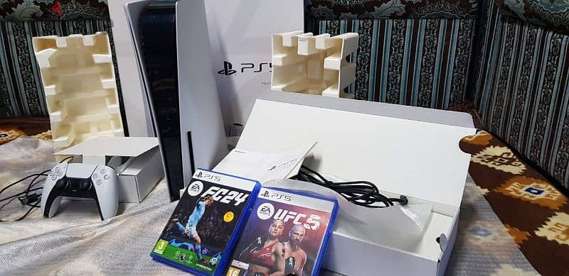 ps 5 used like new with box and one controller 2