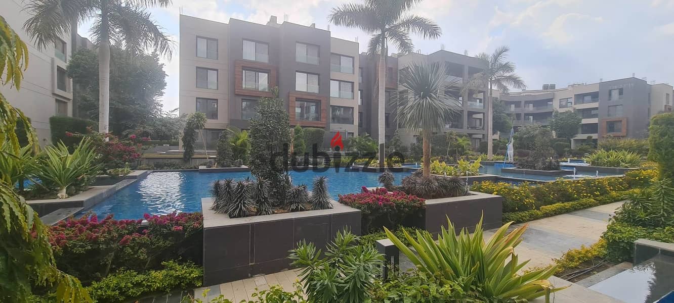 (Charming) Rare-in-Market . . light & bright furnished apartment with Swimming Pool in Silver Palm compound beside Waterway 0