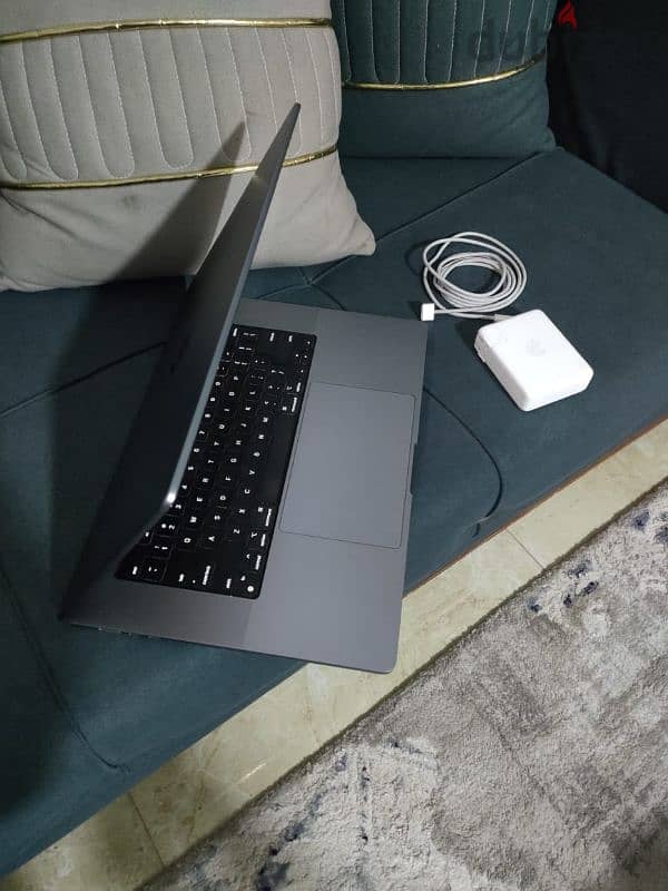 MacBook Pro M1 Max 16 inch Ram 64 تم تنزيل السعر لسرعة البيع 1