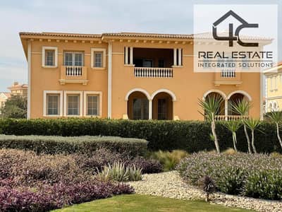 Ready to move villa standalone 590 m semi finished direct on land scape for sale with down payment and instalment in Hyde park new cairo compound