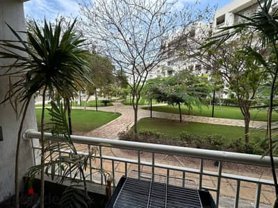 For sale in Madinaty, a ground floor apartment with a garden, cash  - Area: 150 meters with a 40-meter garden  3 bathrooms and 3 rooms, including a ma