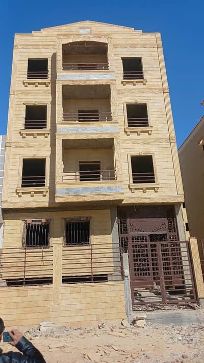 A complete building for sale in Al-Shamaliat, next to Dora, in 6th of October