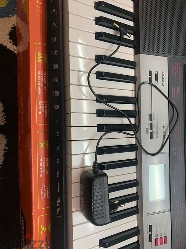 Casio CTK-1500 Digital Piano Keyboard 9