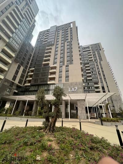 Ready to Move Fully Finished Apartment in Prime Location Beside Mall of Arabia