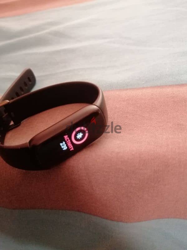 ساعه سمارت  فيت بيت لاكس Fitbit luxe 7