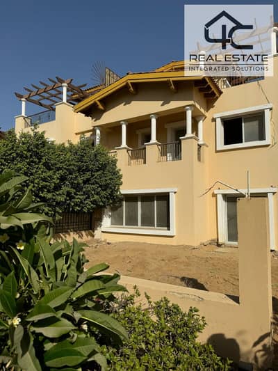 Classic twin house for sale, 274 m 3 bedrooms, with the lowest down payment and installments,and the lowest price in the market in Hyde park new cairo