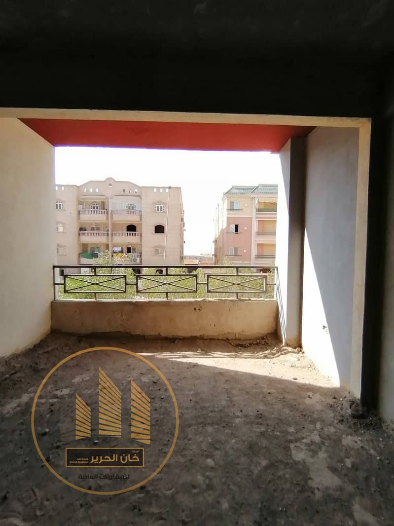 شقه 180م بالقرب من جميع الخدمات حديقة امامية في الحي التالت مدينة العبور Obour City, Third District 0