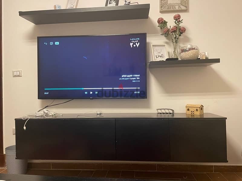 وحدة تليفزيون خشب عمولة مش mdf للبيع مع الرفين . tv unit with 2 shelves 0