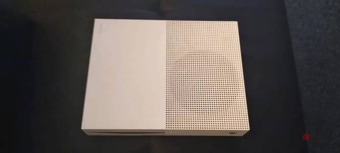 xbox one s 500gb معاه دراع واحد