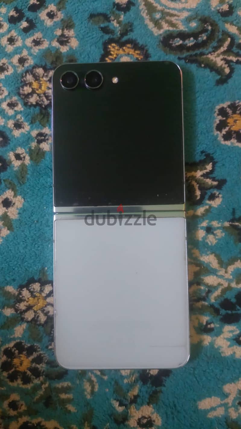 Samsung Galaxy Z Flip 5 1