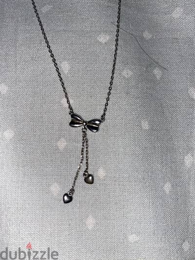 bow Marly’s silver necklace