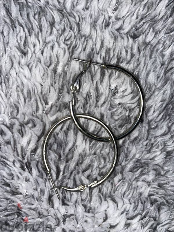 medium small hoop earing 0