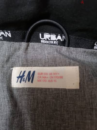 فيست اولادي ماركة H&M تلبيس ١٤ سنة أو اكبر بحالة جديدة لم يستعمل