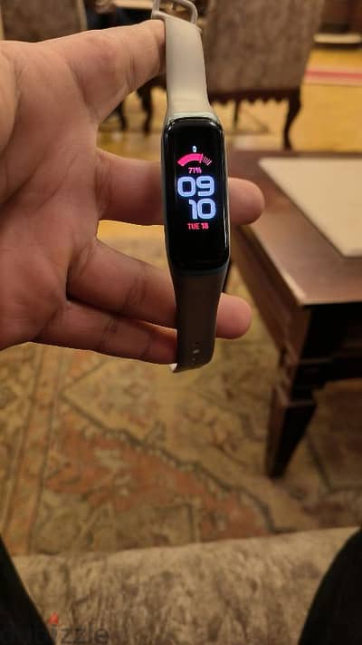 Galaxy fit 2 باند سامسونج بحالة ممتازة