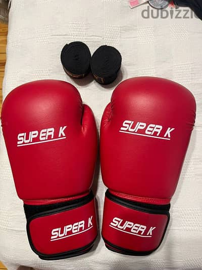 Boxing gloves + boxing wraps