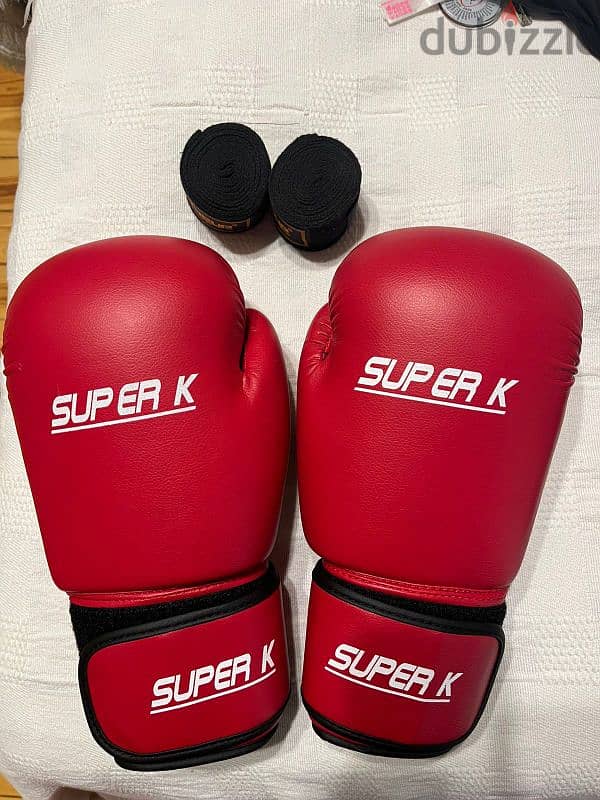 Boxing gloves + boxing wraps 0