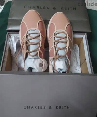 charles & keith Shoes  جديد بالكرتونة مقاس 37