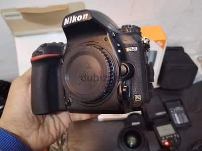 NIKON D750  شتر 20 ك بكرتونة +35 م 1.4 سيجم ارت هود وكابين