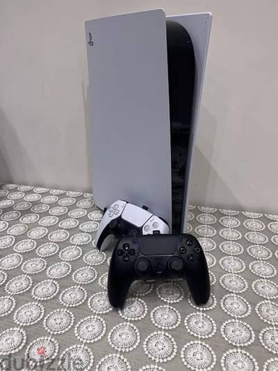 Playstation 5 with 2 controller- استخدام مرتين