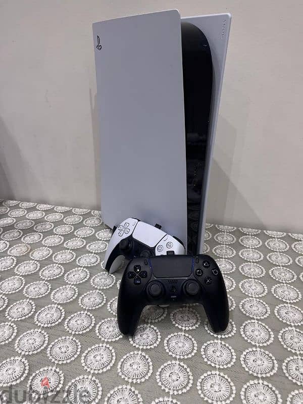 Playstation 5 with 2 controller- استخدام مرتين 0