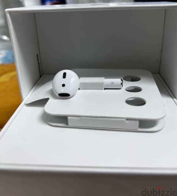 airpods 2 right side only( فردة يمين ايربودز ٢   ) 1