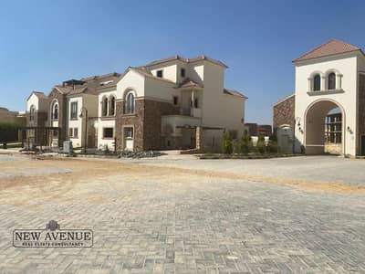 Townhouse corner - 3 bedroom - ready to move - prime location - in Divina Gardens compound