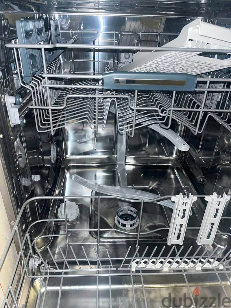 Silver dishwasher 3