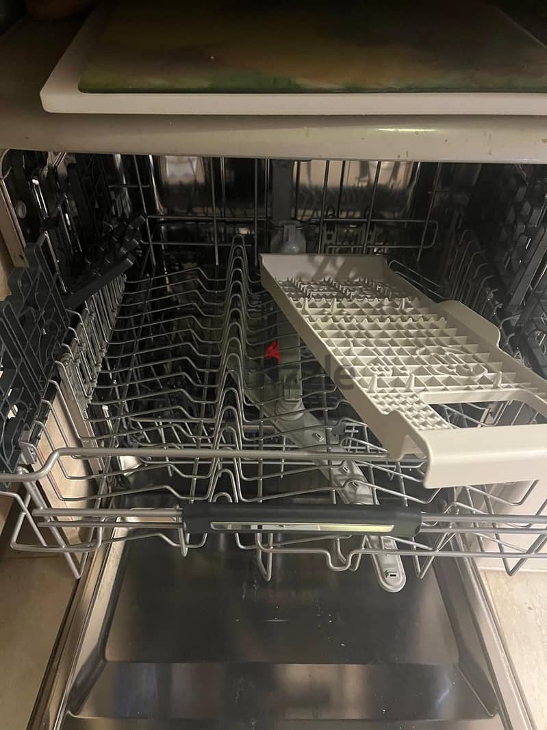 Silver dishwasher 6