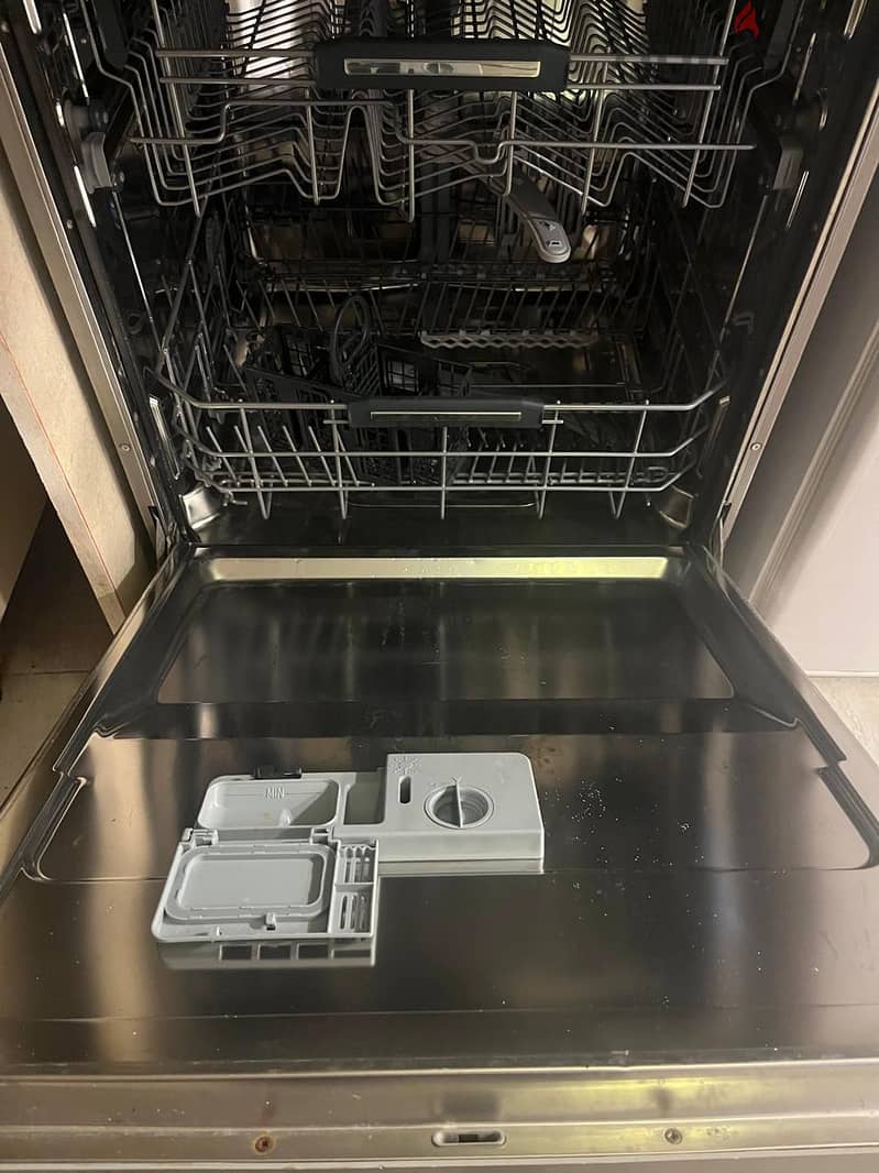 Silver dishwasher 7