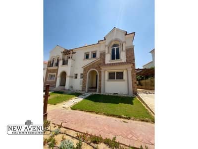 Twin house - ready to move - 4bedrooms - very Prime location - in Divina Gardens compound