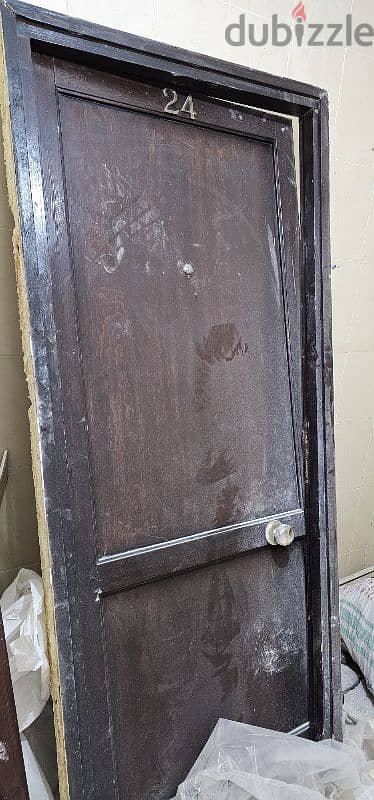 باب شقة Apartment door