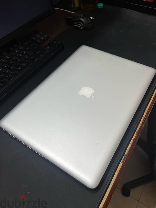 Apple MacBook pro 2011 0