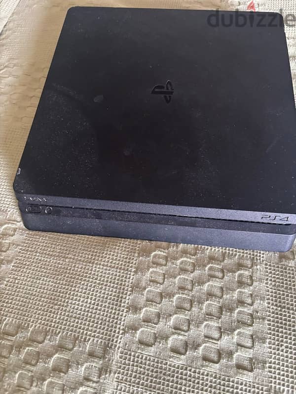 Playstation 4 Slim 1