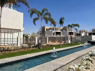 بسعر مميز جدا شقه للبيع فى المراسيم متشطبه بالكامل بالتكيفات New Cairo / Fifth Square Compound