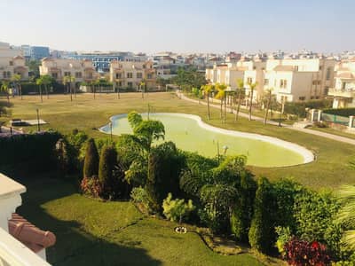 Twin house for rent in Greens Compound in Sheikh Zayed - view on the lake and the large park