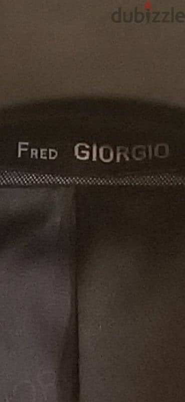 للبيع بدله ماركة fred GIogio  شبه جديده 1