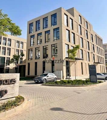 Administrative office 600m for rent in the heart of District 5, Fifth Settlement, New Cairo, only 5 minutes away from 90th Street