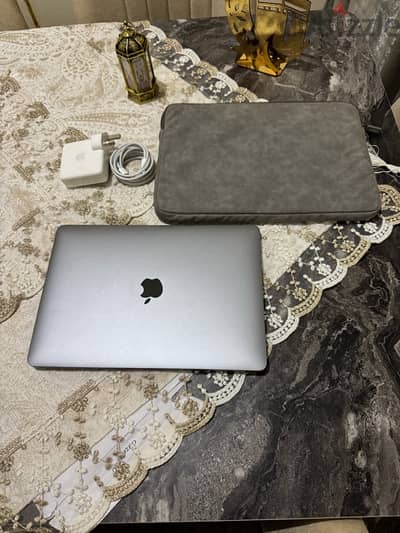 Macbook Pro M1 Storage 512GB بحالة ممتازه باقل سعر