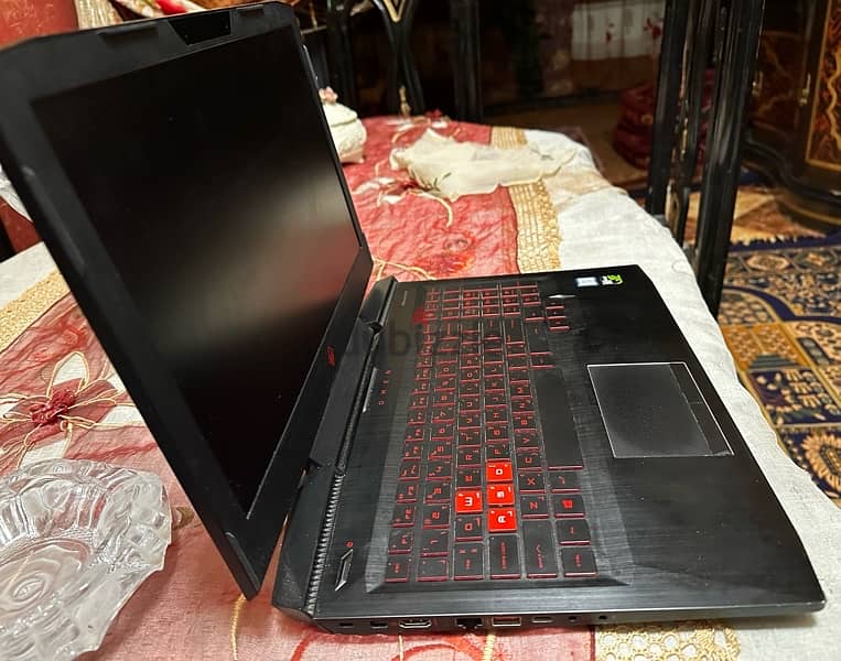 hp Omen 15-ce097nx 1