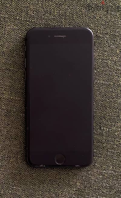 iPhone 8 - excellent condition (128gb, battery health 80%)