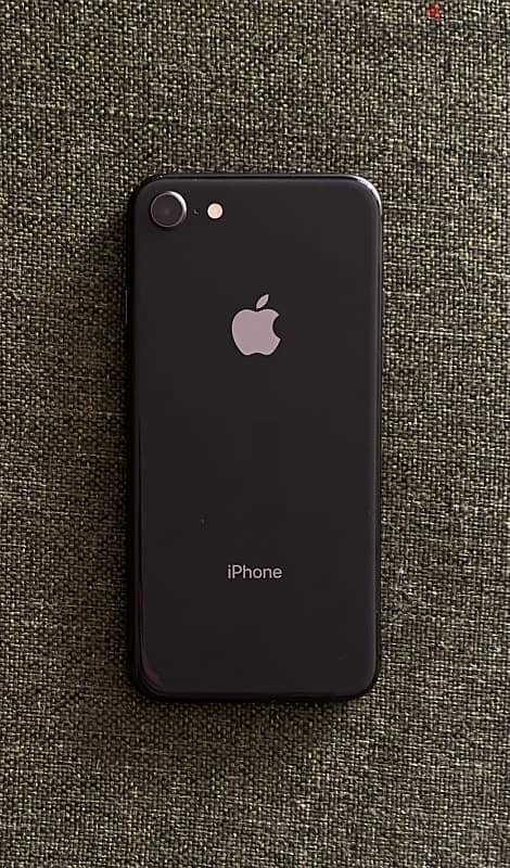 iPhone 8 - excellent condition (128gb, battery health 80%) 1