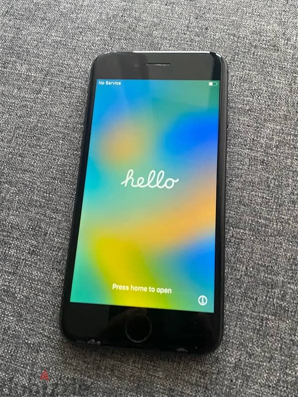 iPhone 8 - excellent condition (128gb, battery health 80%) 2