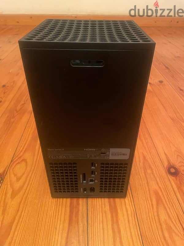 Xbox Series X in excellent condition 2