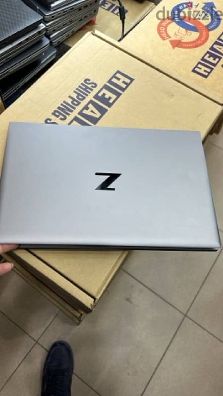 z Book g10 , RAM 32 , HD 512 SSD 3