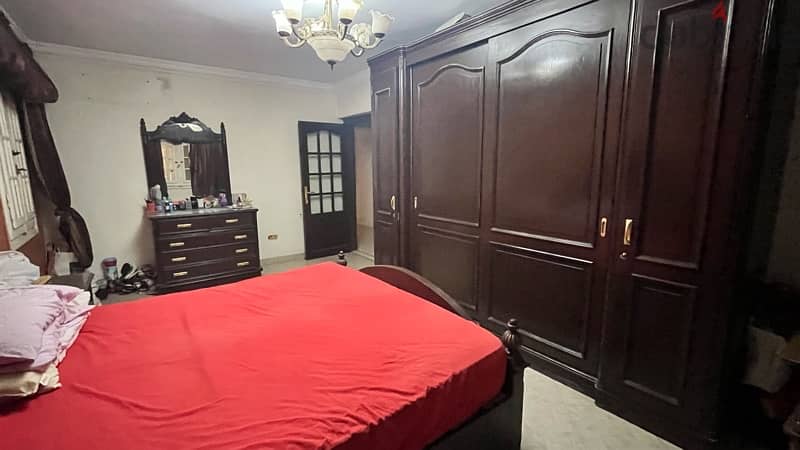 bedroom in a very good condition 6